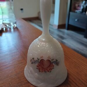 Fenton Bell Hand painted. With painter signature.